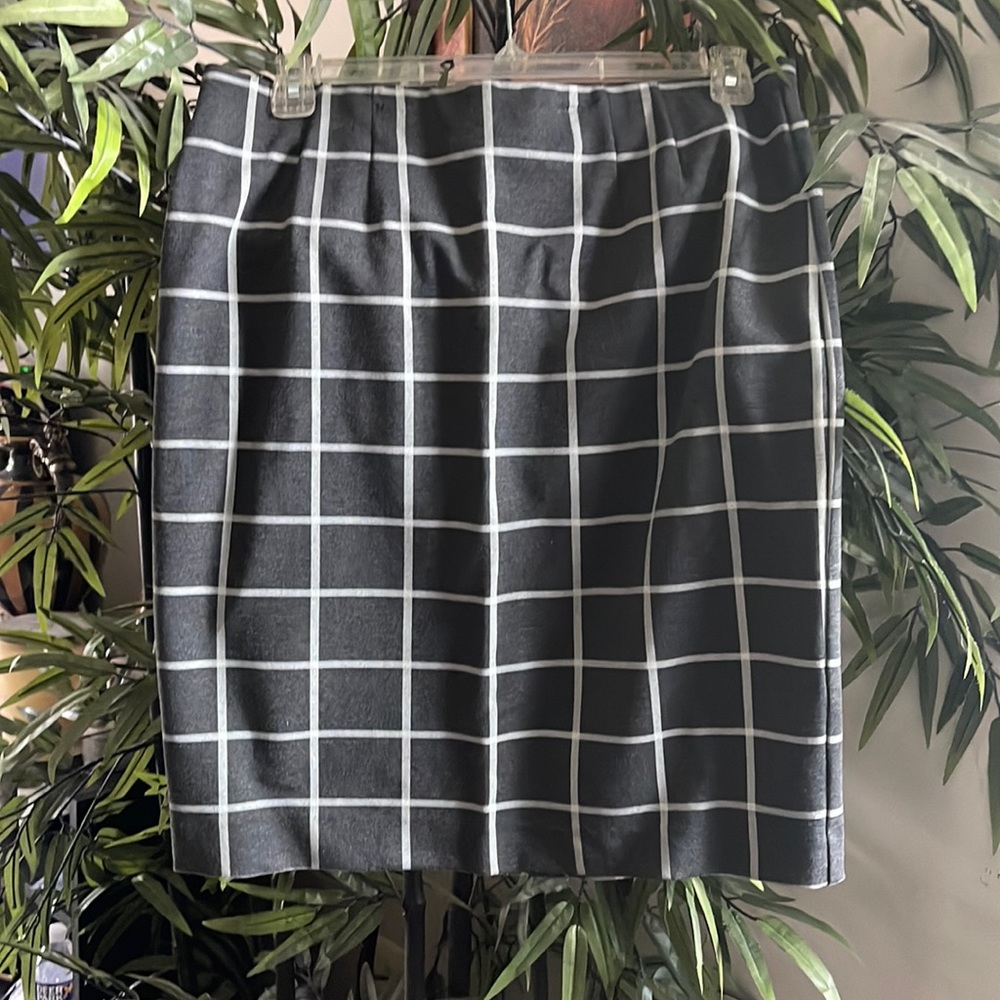 🤍Plaid pencil skirt.